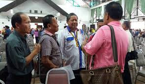 Pengeluaran minyak sawit amat penting bagi ekonomi malaysia, yang merupakan pengeluar komoditi kedua terbesar di dunia selepas indonesia. Pekebun Kecil Sawit Wajib Miliki Sijil Minyak Sawit Mampan Malaysia Utusan Borneo Online