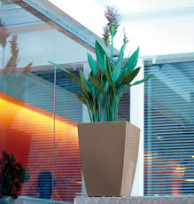 Vaso resina quadrato alto hgrigio ruvido da esterno. Vaso Moderno Di Design Logos Gloss Nicoli