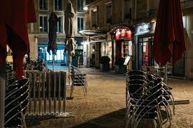 La france est l'un des pays qui avance le plus vite sur la prise en compte de le deuxième confinement est remplacé par une nouvelle interdiction de déplacement entre. Un Reconfinement Total N Est Pas Exclu En France Macron Va Annoncer De Nouvelles Mesures Mercredi Soir Le Soir