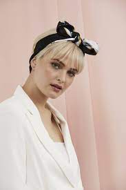 It's actually curled this way, so you can try it even if your hair is not naturally curly. 16 Best Vintage Short Hairstyles Vintage Hairstyles For Short Hair 2021