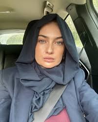 Skoro svaki mi je Bajram na točkovima. Majka i dido u Biljanima, nana i  dedo u Pridvorcima, sad Havini nena i đedo u Tuzli. Od 79 Bajrama do sada  sam jedan bila