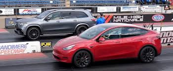 The model y is a compact suv based on the model 3. Tesla Model Y Drag Races The Mercedes Amg Gls 63 For The Glory Of Aerodynamics Autoevolution