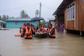Keluar sahaja rumah bahang haba yang terasa sungguh membuatkan aktiviti harian kita sedikit terbatas. Amaran Cuaca Kini Di Paras Waspada Utusan Digital