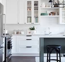 Whatever you have in mind for your design concept, these white shaker cabinets provide the best canvas for your kitchen. Image Result For White Shaker Cabinets Black Hardware Black Kitchen Cabinets White Kitchen Cabinet Handles White Modern Kitchen