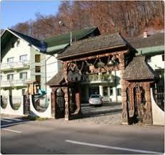 Casa din lunca este prima pensiune rurala, creata in mai, 2000, in gospodaria familiei benzin, din satul trebujeni, judetul orhei, situat la o distanta de 47 km de la orasul chisinau si la 18 km de la orasul orhei. 16 Pensiuni Si Hoteluri Din Romania Ideas House Styles Sighisoara Baile Herculane