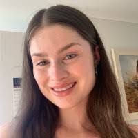 Caitlin Putnam's Instagram, Twitter & Facebook