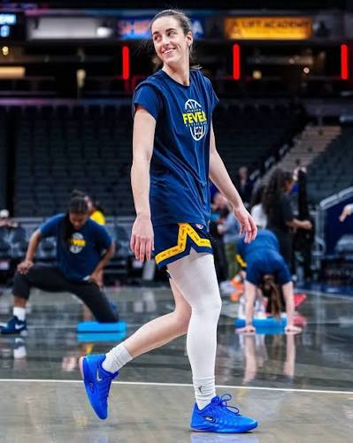 Caitlin Clark debuts her first signature sneaker, the Nike Caitlin 1, ahead of the Fever vs. Dream game 🔥 @nicekickshoops