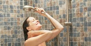 • handheld shower • 59 double interlock spiral hose (metal) •ouble check valve in handle d • 24 slide bar with push button height selection. Moen 3867 Four Function Massaging Handshower With Slide Bar Chrome Hand Held Showerheads Amazon Com