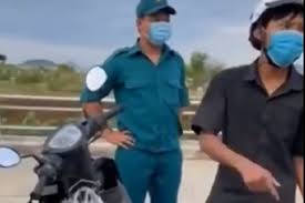 Clip anh trần văn em bị thu giữ xe, giấy tờ vì mua bánh mì không phải là lương thực thiết yếu và bị vị phó chủ tịch ubnd phường vĩnh hòa nói cho nghỉ việc. Th3l3zmsunyjmm