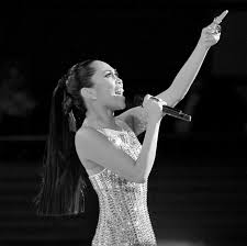 Kesepian hening malam bawah sang bulan menemani kekosongan ini. Lagu Separuh Mati Ku Bercinta Bingkisan Terbaru Dayang Nurfaizah