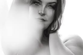 Love Captured: Couples Photography Session Giveaway! 💑✨ CLOSED We believe  in the magic of capturing those intimate moments shared between two souls.  Whether you're a newly engaged couple, celebrating an anniversary, or