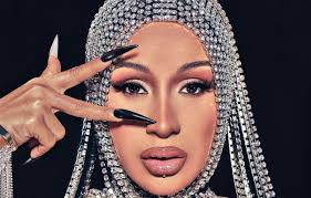 Cardi B le da un claro mensaje a los fans de otros artistas: "Sean más  humildes"