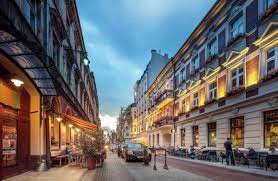ˈʋo:nɛrf) is a living street, as originally implemented in the netherlands and in flanders (belgium). Lodz Koniec Z Parkowaniem Na Woonerfie Restauratorzy Wola Ogrodki Transport Publiczny