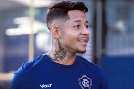 Ronald retorna após empréstimo