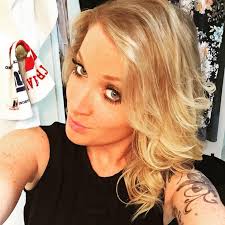 Nicole Travers's Instagram, Twitter & Facebook