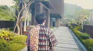 Reports call the house to be a home with great feng shui. Taiwanese Superstar Jam Hsiao Gives Fans A Virtual Tour Of His Epic Resort Style Home