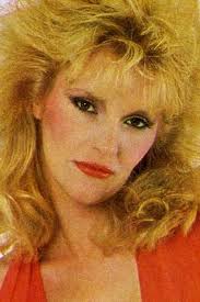 Annette Heinz's Instagram, Twitter & Facebook