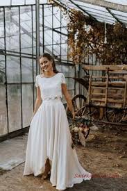 Ilkbahar Yaz Icin Sik 2020 Crop Top Bluz Kombin Onerileri Beyaz Sort Siyah Kisa Kollu Crop Top Bluz 2020 Gobegi Acik Kiyafetler Moda Stilleri Bluz