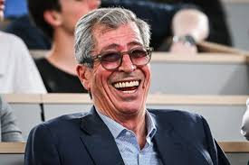 On ne m'a pas encore coupé la tête " : Patrick Balkany fait le show devant  un parterre d'avocats