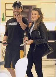 Serenay sarıkaya, bir süre önce verdiği bir röportajda, sevgilisi hakkında şu yorumu yapmıştı Kerem Bursin Ve Serenay Sarikaya Ayriligi Sonrasi Surpriz Gelisme