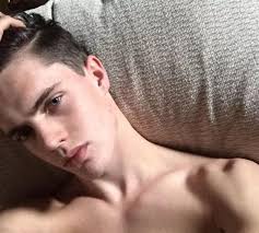 童颜的仙气男模Edward Bayer，他居然还是大学里的班长！