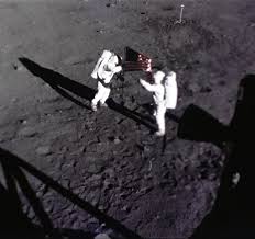 Er folgte stets seiner inneren stimme, die ihn eher zufällig astronaut werden ließ. Neil Armstrongs Raumanzug Wird Aufwendig Konserviert Ingenieur De