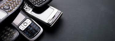 No vídeo de hoje vamos relembrar de vários celulares dos anos 80, 90 e início dos anos 2000 que fizeram muito sucesso e com certeza você já teve pelo menos a. Em Nome Da Saude Mental Jovens Estao Abandonando Smartphones Por Celulares Antigos Vida Celular