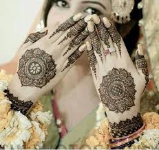 Beautiful Identical Round Mehndi Henna For The Back Of The Hands With Images Indian Mehndi Designs Henna Latest Bridal Mehndi Designs