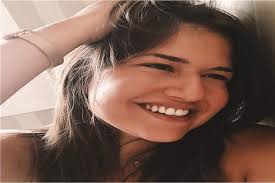 أعربت الفنانة المصرية، ديانا هشام، عن سعادتها بالنجاح الجماهيري الكبير الذي حققه مسلسل أبو العروسة وردود الأفعال التي تلقتها من الجمهور والنقاد عن دورها. Ø¯ÙŠØ§Ù†Ø§ Ù‡Ø´Ø§Ù… ØµØ¹ÙŠØ¯ÙŠØ© Øª Ø¹Ø§Ù†ÙŠ Ø§Ù„Ù‚Ù‡Ø± ÙÙŠ Ø£Ù†ØµØ§Ù Ù…Ø¬Ø§Ù†ÙŠÙ† Ø¨ÙˆØ§Ø¨Ø© Ø£Ø®Ø¨Ø§Ø± Ø§Ù„ÙŠÙˆÙ… Ø§Ù„Ø¥Ù„ÙƒØªØ±ÙˆÙ†ÙŠØ©