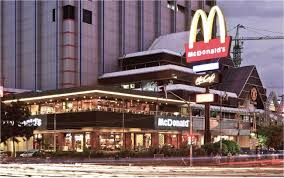Promo berlaku selama bulan februari 2020 emang pesen menu mcd favorit kamu lewat drive thru lebih praktis dan untung deh. Netizen Geram Dan Takut Klaster Covid 19 Mcdonald S Sarinah