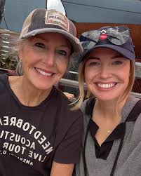 I hope 2024 feels just like this 🤎