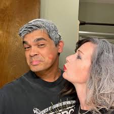 I really need a great marriage therapist. I don't want to end my marriage  but I am so unhappy. Lees summit or Overland Park would work. Please help!  Still have 2 kids