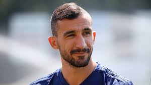 Beşiktaş'ın yeni sezon öncesinde anlaşmaya vardığı ve 1 yılı opsiyonlu 2 yıllık sözleşme imzaladığı mehmet topal, bu akşam yapılan antrenman öncesinde basın mensuplarının sorularını yanıtladı. Sampiyonlar Ligi Ne Katilmayi Hedefliyoruz