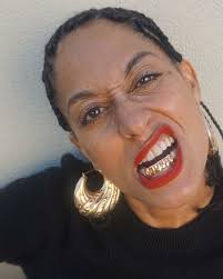 Traciee Ellis Ross giving you those gold Slugs baby!!