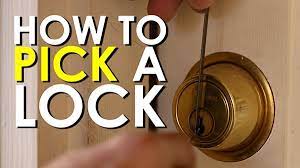 A common problem when picking door locks or deadbolt locks is having difficulty picking the lock in the correct direction to open. How To Pick A Lock The Complete Guide The Art Of Manliness