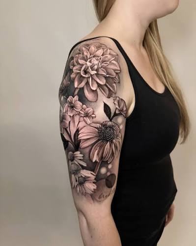 Floral half sleeve composed of flowers she photographed herself 🌸 🌷🌿