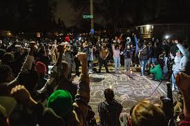 Relatives of daunte wright, 20, who is black, told a tense crowd gathered at the scene in the northern. D9qy1rzl8znqm