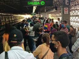 Está conformado por un sistema de ferrocarril metropolitano (el metro propiamente dicho), un sistema de transporte superficial (metrobús), un sistema teleférico (metrocable). El Metro De Caracas Caldo De Cultivo Del Coronavirus