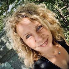 On the way from Kyoto to Kanazawa I have to change to the Shinkansen at  Tsuruga Station. Anyone been