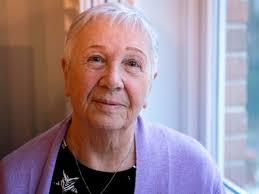 La enfermera jubilada de 80 años que esperó 24 horas en el pasillo de un  hospital a ser atendida