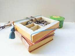 Wohnaccessoires Und Deko Selber Machen 23 Projekte Alte Bucher Diy Schmuckschatulle Deko Selber Machen