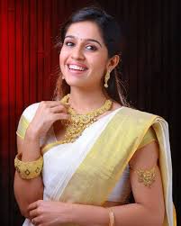 To enhance the beauty of the kasavu saree, elegant accessories to match with the outfit are essential. 100 Kerala Style Ideas Kasavu Saree Saree Kerala Saree