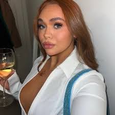 Leah Connolly's Instagram, Twitter & Facebook