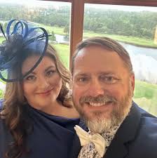 Do Epcot restaurants have seating sections for candlelight processional?