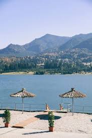 Turistii pot sta la plaja in locurile special amenajate de catre proprietarii pensiunilor si pot inota in statiunea colibita se afla la aproximativ 45 de kilometri de bistrita, pe drumul spre vatra dornei, e576. Hotel Fishherman S Resort 3 Colibita Romania Oferta Cazare