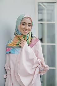 Choose from 2900+ trendy designs. Jilbab Yang Cocok Untuk Baju Pink