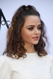 Joey king first appeared in a short film grace, which released in 2006. Joey King Half Up Half Down Joey King Hair Lookbook Stylebistro