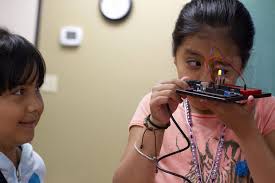 Adelante Mujeres' youth program wins prestigious volunteer program award