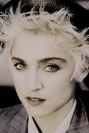 Referred to as the queen of pop. Epingle Par Momo Sur Mlvc Madonna Annees 80 Madonna Chanteur