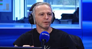 Revoir en replay les vidéos de questions pour un champion en streaming. The Show Is Relaxed How Samuel Etienne Saved Questions For A Champion Teller Report